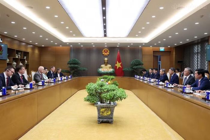 Thủ tướng Lê Minh Hưng tiếp ông Peter Tschentscher, Thủ hiến kiêm Thị trưởng thứ nhất thành phố Hamburg, Đức - Ảnh: chinhphu.vn/Nhật Bắc - Ảnh: CP