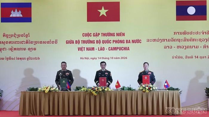 Phó Thủ tướng Chính phủ, Bộ trưởng Bộ Quốc phòng ba nước ký Biên bản Cuộc gặp.