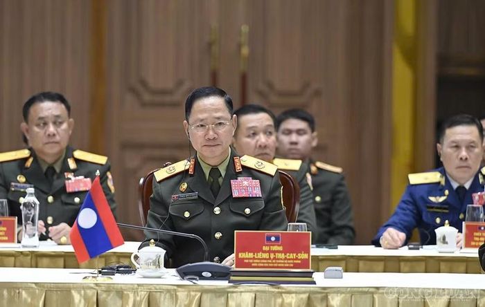 Đại tướng Khamliang Outhakaysone phát biểu.