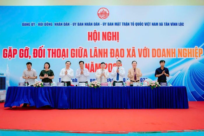 UBND xã Tân Vĩnh Lộc tổ chức hội nghị gặp gỡ, đối thoại giữa lãnh đạo xã với doanh nghiệp trên địa bàn