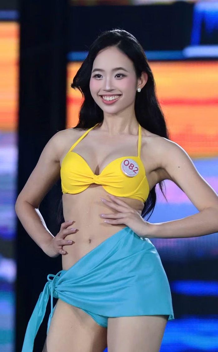 Bùi Minh Phương sinh năm 2005, đến từ Hà Nội, là sinh viên năm cuối chuyên ngành Quản trị tại Trường Kinh tế và Khoa học Chính trị London (LSE) - Vương quốc Anh. Minh Phương là Đại sứ học vấn Trường THPT chuyên Hà Nội - Amsterdam 2022, sở hữu chứng chỉ IELTS 8.0. Cô đạt điểm AAA* chương trình Cambridge A Level và là thí sinh có điểm môn Tâm lý học Cambridge A Level cao nhất Việt Nam năm 2022.