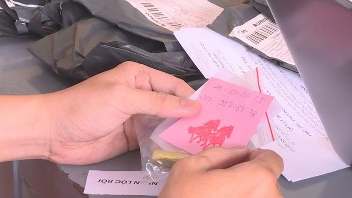 Chiêu thức cho số để trúng xổ số của Trương Minh Hoàng và vợ Dương Kim Sang.