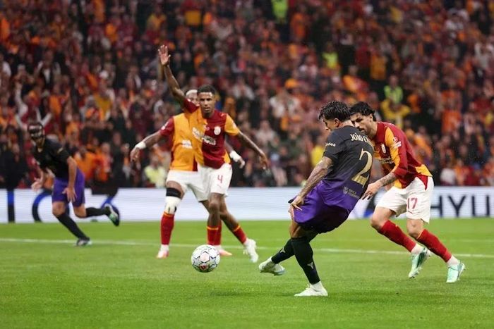Cancelo ghi bàn san bằng tỷ số.