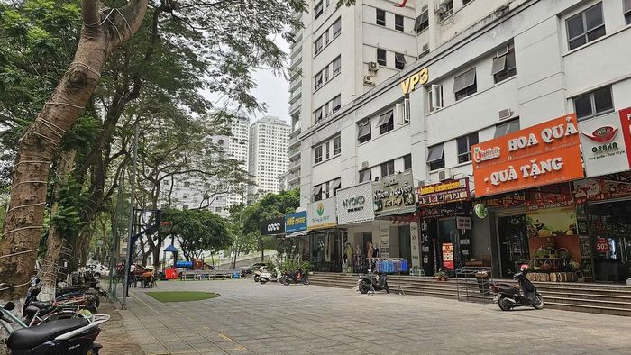 Trong danh sách 12 dự án có dự án VP3 Linh Đàm, dự án này tăng chiều cao từ 29 lên 32 tầng, số căn hộ từ 192 lên 451 căn, vượt 259 căn so với quy hoạch.