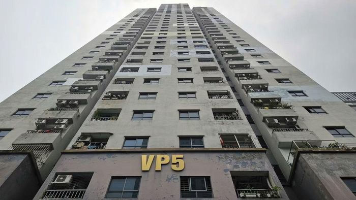 Ngay bên cạnh là dự án VP5 Linh Đàm, dự án từ 29 lên 33 tầng, số căn hộ từ 216 lên 805 căn.