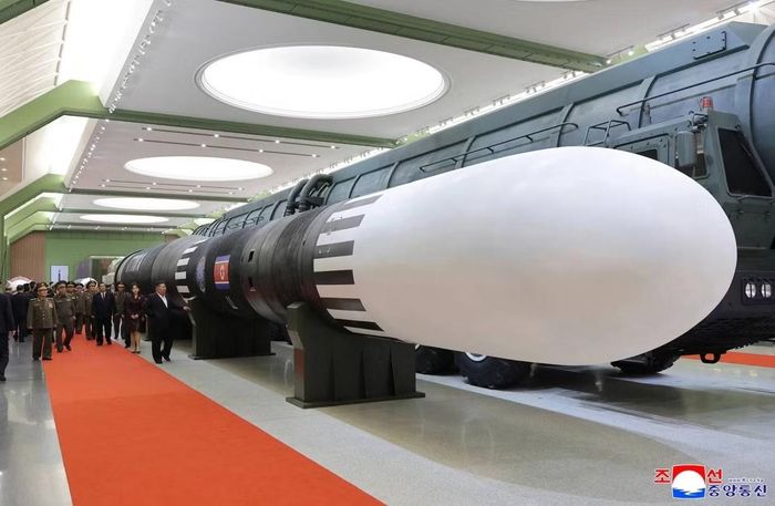 Các tên lửa đạn đạo liên lục địa (ICBM) và tên lửa đạn đạo tầm trung - xa (IRBM). (Ảnh: Rodong Sinmun)