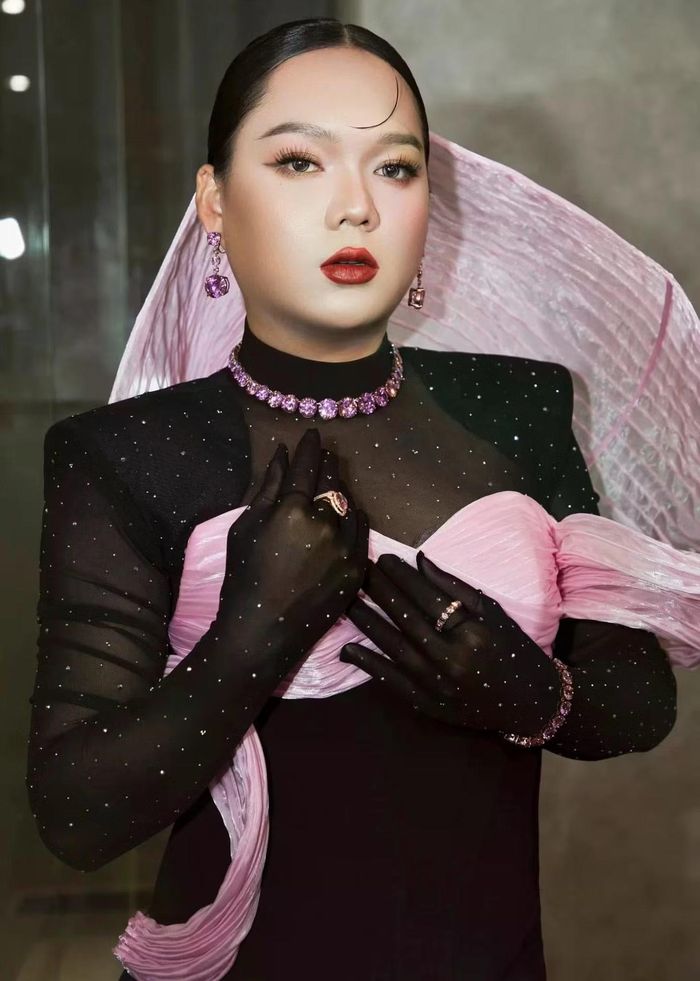 Phạm Thoại từng bị xử phạt hành chính vì hành vi cung cấp, chia sẻ thông tin giả mạo, sai sự thật, xuyên tạc, xúc phạm uy tín tổ chức, cá nhân.