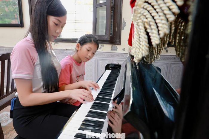 Thí sinh Đinh Diệu Anh cho rằng hoạt động thiện nguyện chỉ là một trong những biểu hiện của lòng nhân ái. Lòng nhân ái là xuất phát từ nội tâm, bản chất của con người. Nó thể hiện trong từng hành động nhỏ nhất, chứ không phải chỉ đi từ thiện mới có. Cô tin chắc mỗi thí sinh tại cuộc thi Hoa hậu Việt Nam 2026 đều có được phẩm chất đó và luôn sẵn sàng trao đi.