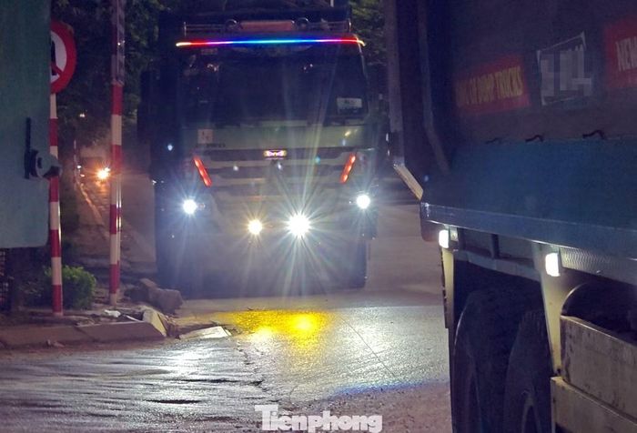 Đèn led "độ, chế" gây chói mắt người đi đường.
