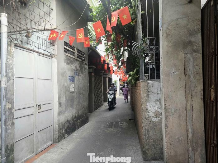 Cụm dân cư phía Đông hồ Thanh Nhàn thuộc khu vực tổ dân phố 4A, 4B thuộc phường Thanh Nhàn cũ (nay là tổ 16 phường Bạch Mai) đã được đưa ra khỏi quy hoạch dự kiến của dự án này.