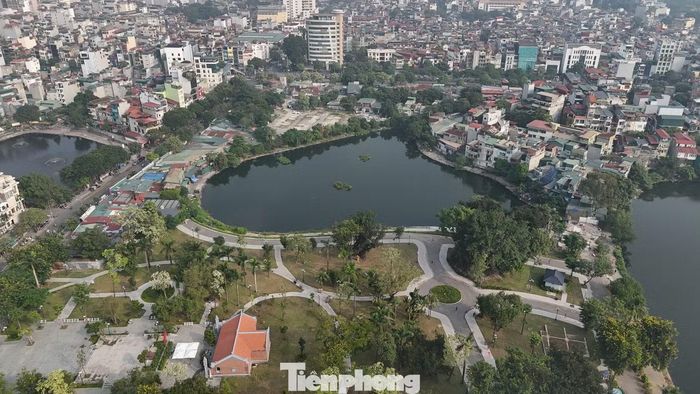Để tăng tính hấp dẫn và biến công viên thành điểm đến văn hóa mới của Thủ đô, đơn vị tư vấn đề xuất thiết lập các hoạt động nghệ thuật quy mô lớn ngay trên mặt hồ. Khu vực này dự kiến sẽ là nơi tổ chức bắn pháo hoa nghệ thuật vào những dịp lễ lớn, đồng thời diễn ra các hoạt động biểu diễn nhạc nước và ánh sáng nghệ thuật trước khu vực sân khấu ngoài trời.