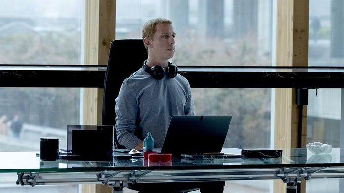 Zuckerberg trong The Social Reckoning được xây dựng thành kẻ phản diện nhưng mờ nhạt, thiếu chiều sâu.