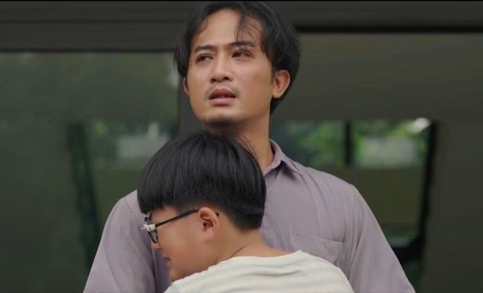 Doãn Quốc Đam gây chú ý dù chỉ đóng vai phụ.