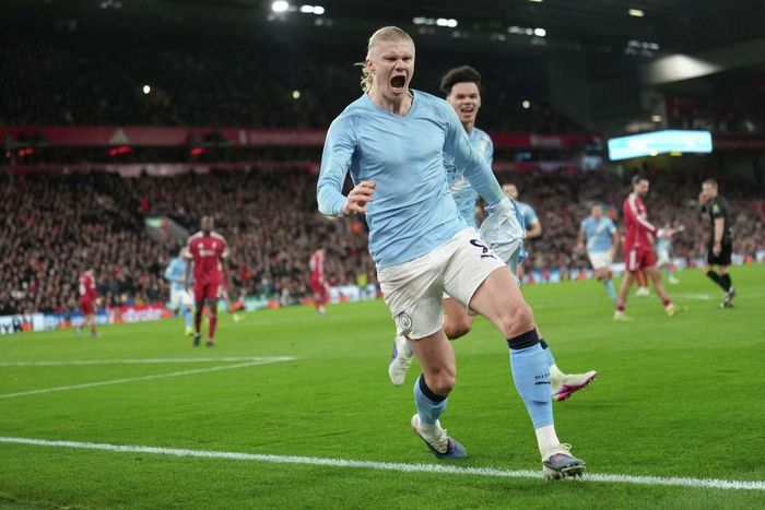Man City bỏ ngoài tai lùm xùm bên lề và vẫn chơi hay trên sân cỏ.