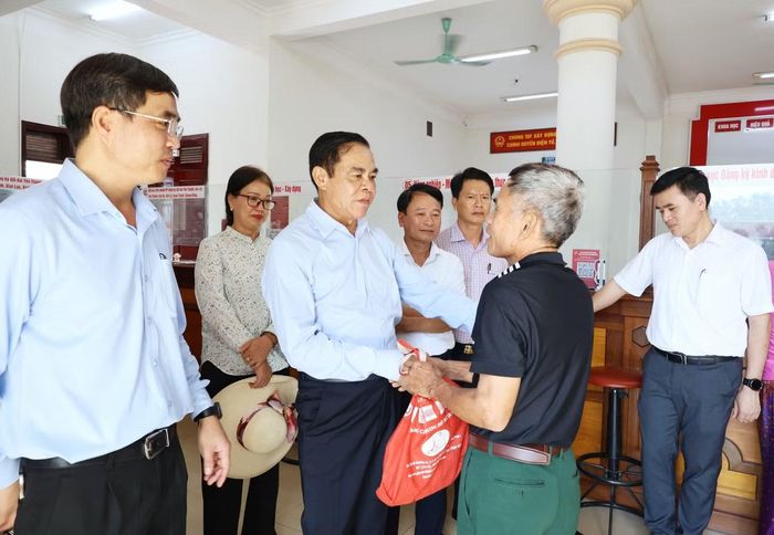 Chủ tịch UBND tỉnh Nghệ An Võ Trọng Hải kiểm tra Trung tâm phục vụ hành chính công xã Yên Thành.