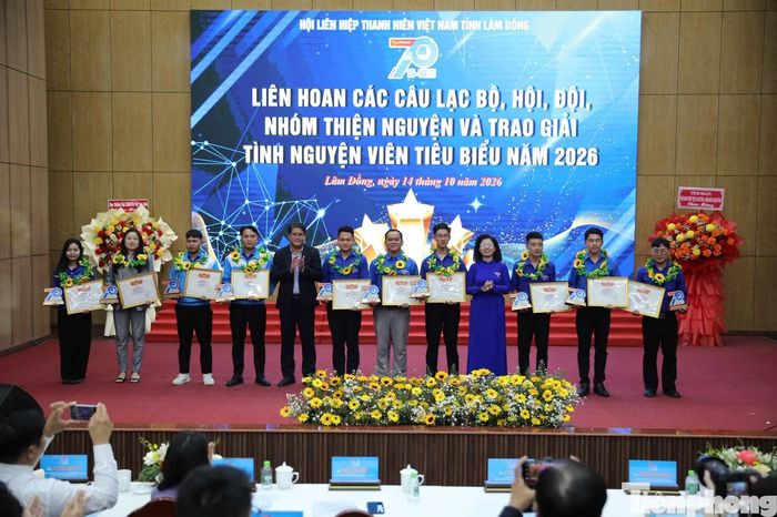 Trao Bằng khen cho 53 cá nhân có thành tích tiêu biểu trong hoạt động tình nguyện năm 2026.