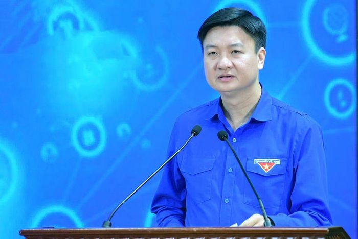 Anh Trần Ngọc Nam - Bí thư Tỉnh Đoàn Ninh Bình phát biểu tại chương trình. Ảnh: CTV
