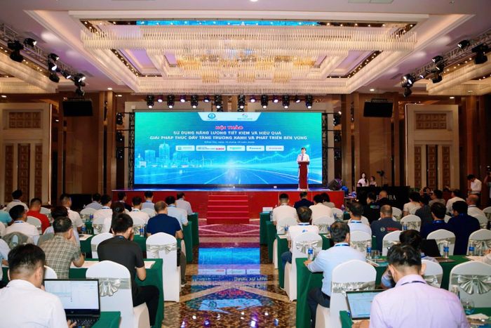 Các đại biểu tham dự hội thảo.