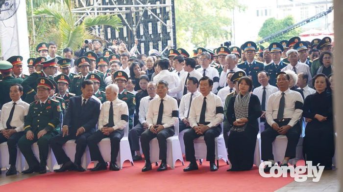 Các đồng chí lãnh đạo, nguyên lãnh đạo Đảng, Nhà nước tham dự lễ