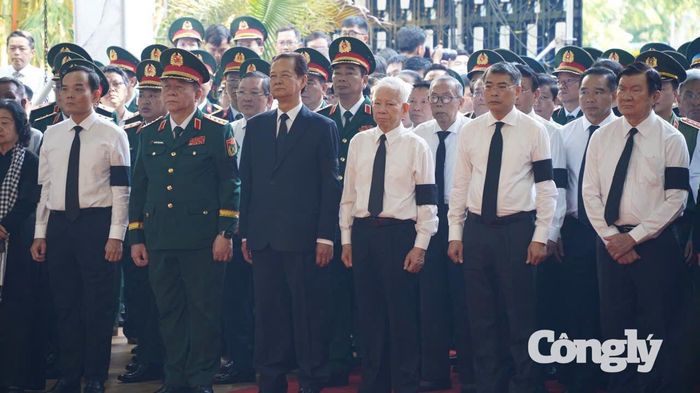 Các đồng chí lãnh đạo, nguyên lãnh đạo Đảng, Nhà nước tại lễ viếng, lễ truy điệu các liệt sĩ