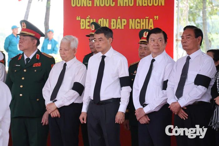 Các đồng chí lãnh đạo, nguyên lãnh đạo Đảng, Nhà nước dự lễ an táng tại Nghĩa trang Liệt sĩ TP. Hồ Chí Minh
