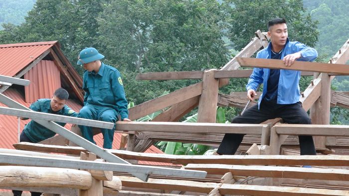 Hỗ trợ người dân di dời, xây dựng lại nhà cửa sớm ổn định đời sống