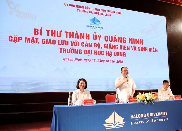 Bí thư Thành ủy Quản Minh Cường gặp mặt, giao lưu với cán bộ, giảng viên và sinh viên trường Đại học Hạ Long.