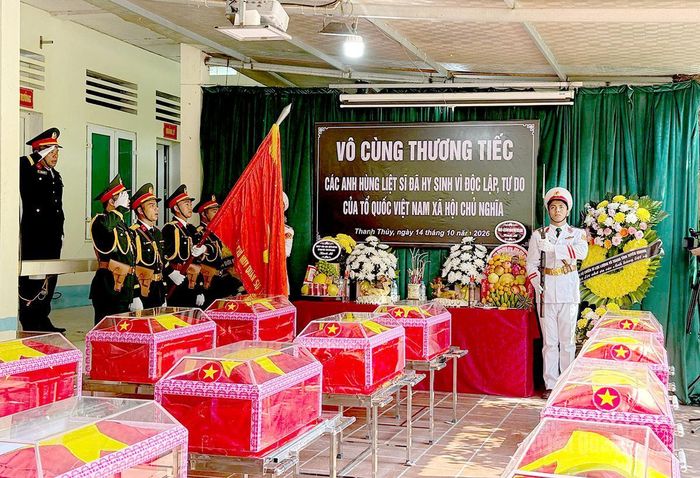 Nghi lễ tiễn đưa các liệt sĩ.