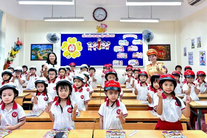 Giáo dục pháp luật cho trẻ em cần được nhìn nhận như một quá trình lâu dài, có sự phối hợp chặt chẽ giữa lực lượng Công an, nhà trường và gia đình.