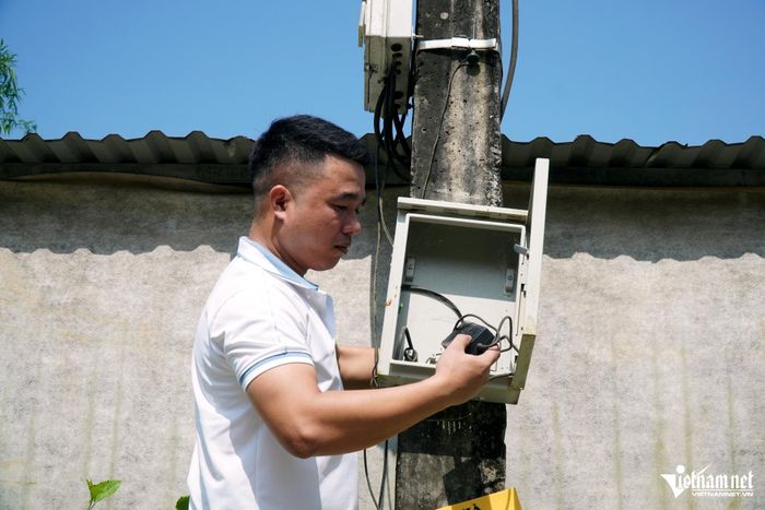 Là người đứng đầu nhưng gần như ông Toàn phải gắn với công việc chuyên môn hằng ngày. Ảnh: Lê Dương