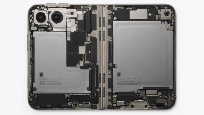 Bên trong iPhone Duo. Ảnh: Apple