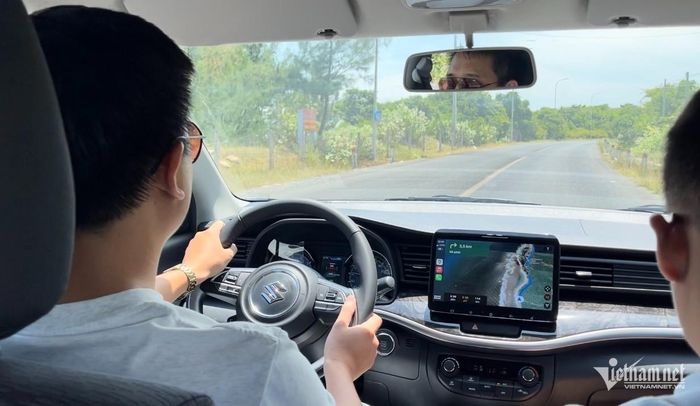 Nhiều xe sử dụng lâu năm có hiện tượng rung, lắc vô lăng khi đi ở tốc độ cao. Ảnh: Hoàng Hiệp