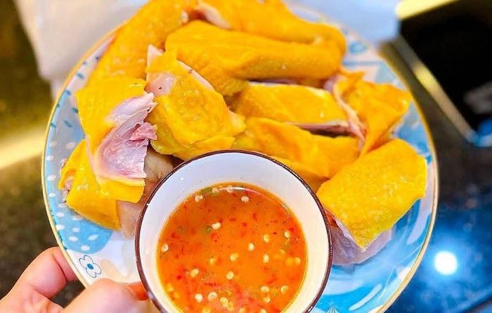 Da gà có cả chất béo tốt và xấu. Ảnh: H.Ngọc.