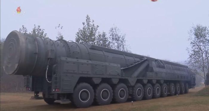 Tên lửa Hwasong-19 nhìn từ phía sau. Ảnh: Reddit