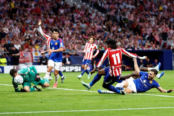 Lookman ấn định kết quả cho Atletico. Ảnh: Diario AS