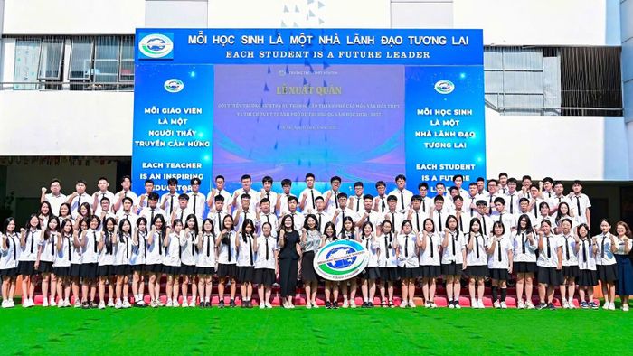 Các học sinh đội tuyển Trường THCS&THPT Newton dự thi học sinh giỏi cấp thành phố các môn văn hóa năm học 2026-2027.