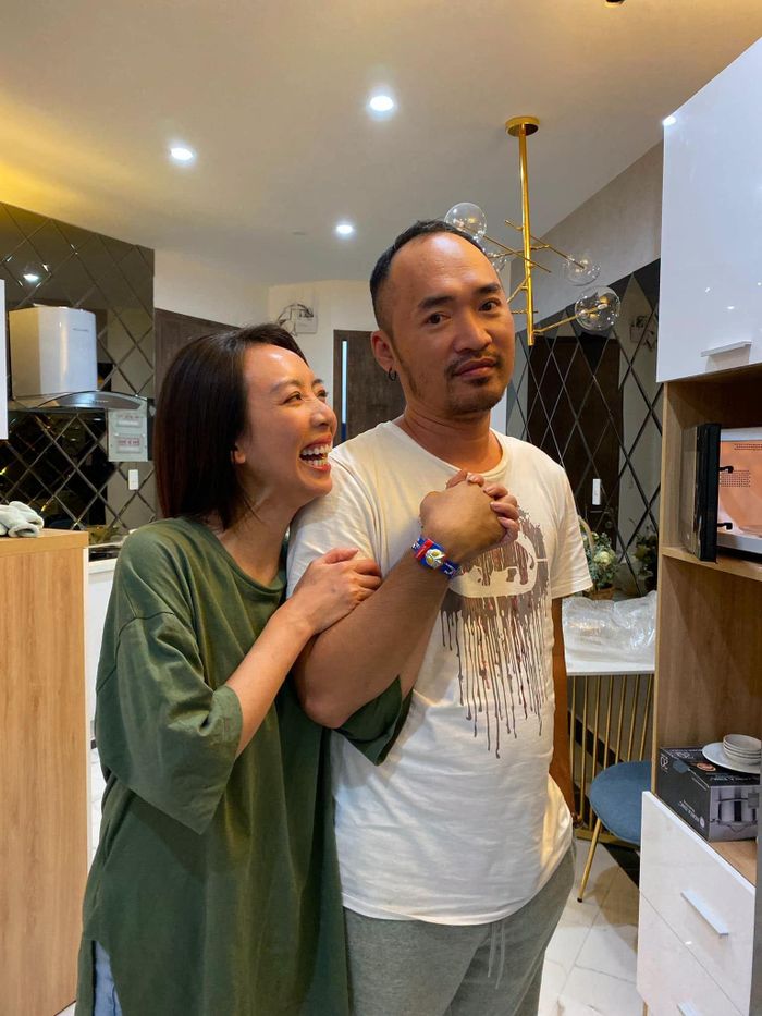 Diễn viên Tiến Luật hài hước kể chuyện đội mưa chạy xe hơn 30km để mua món uống yêu thích cho vợ - diễn viên Thu Trang.