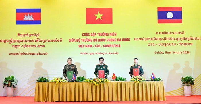 Phó Thủ tướng, Bộ trưởng Quốc phòng ba nước ký biên bản cuộc gặp
