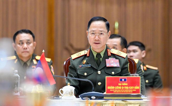 Đại tướng Khamliang Outhakaysone, Phó Thủ tướng, Bộ trưởng Quốc phòng Lào