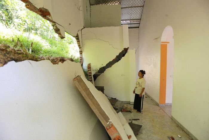 Căn nhà của gia đình bà Lương Thị Giang bị sập đổ