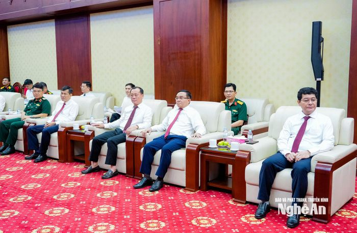 Lãnh đạo các ban, sở, ngành, đơn vị tham gia đoàn công tác. Ảnh: Phạm Bằng
