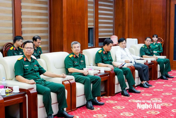 Các đồng chí trong Ban Thường vụ, Bộ Tư lệnh Quân khu 4. Ảnh: Phạm Bằng
