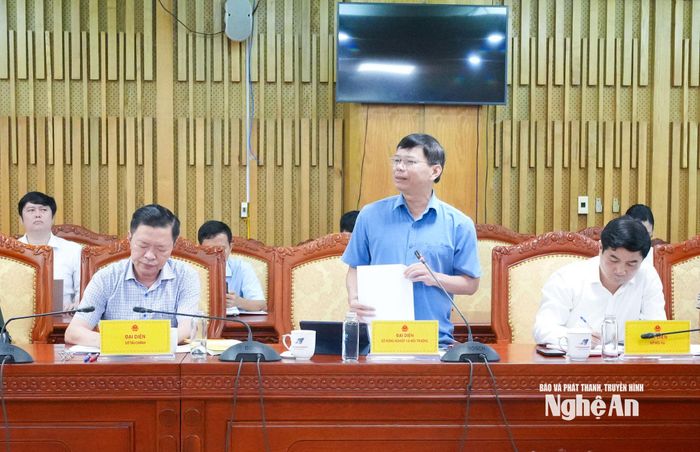 Phó Giám đốc Sở Nông nghiệp và Môi trường Phạm Văn Toàn kiến nghị Trung ương tháo gỡ các vướng mắc về đất đai. Ảnh: Mai Hoa