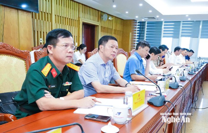 Lãnh đạo các sở, ngành tham dự cuộc làm việc. Ảnh: Mai Hoa