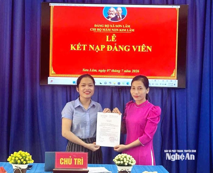 Cô Nguyễn Thị Lý (SN 1991) được Chi bộ Trường Mầm Non Sơn Lâm kết nạp Đảng vào tháng 7 năm 2026. Ảnh: P.T