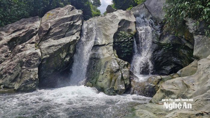 Thác Liếp, một trong những thác nước đẹp ở xã Sơn Lâm. Ảnh: Nhật Lân