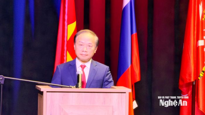 Đồng chí Phạm Tất Thắng - Ủy viên Trung ương Đảng, Phó bí thư chuyên trách Đảng ủy MTTQ, các đoàn thể Trung ương phát biểu tại Diễn đàn.