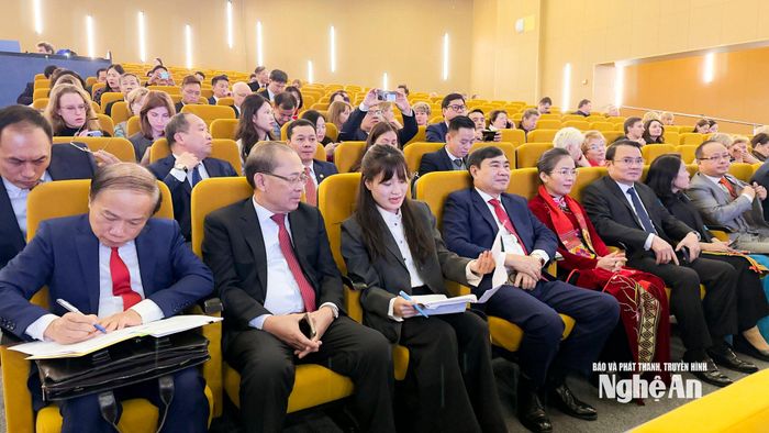 Đoàn đại biểu tỉnh Nghệ An tham dự Diễn đàn.