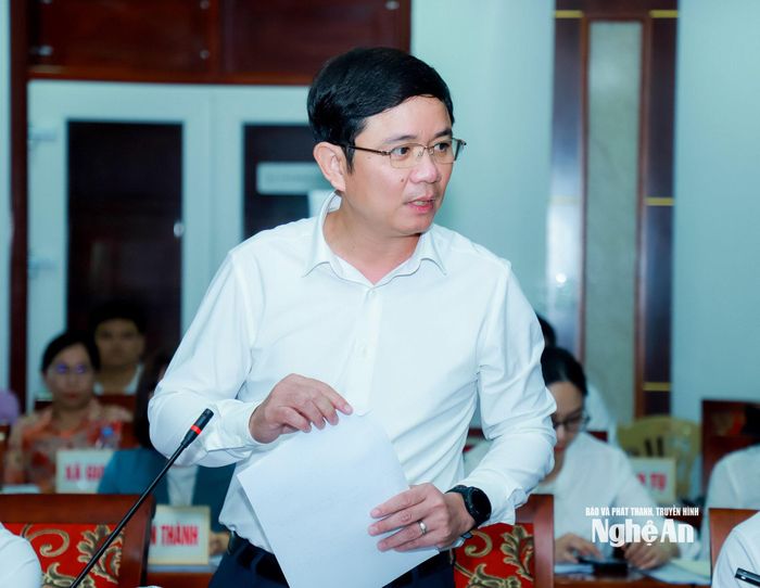Đồng chí Hoàng Vĩnh Trường - Bí thư Đảng ủy xã Hợp Minh phát biểu tại cuộc làm việc. Ảnh: Thành Duy