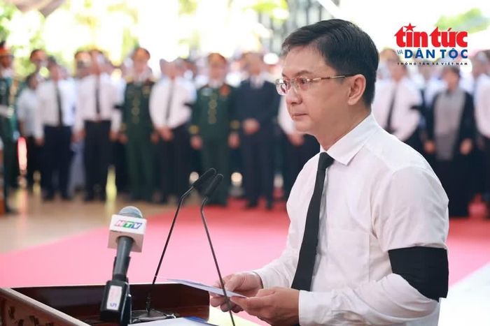 Ông Nguyễn Mạnh Cường, Ủy viên dự khuyết Trung ương Đảng, Phó Chủ tịch UBND TP Hồ Chí Minh, Trưởng Ban Chỉ đạo 515 Thành phố đọc lời điếu.
